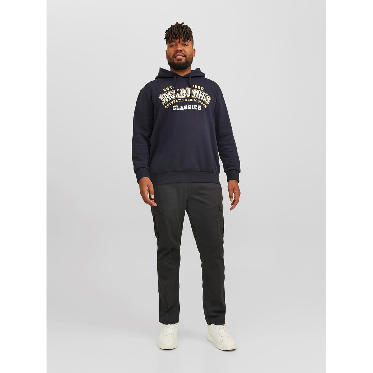 Pánská velká mikina přes hlavu s kapucí Jack &amp; Jones s nápisem 12236803 v tmavě modré a žluté barvě.