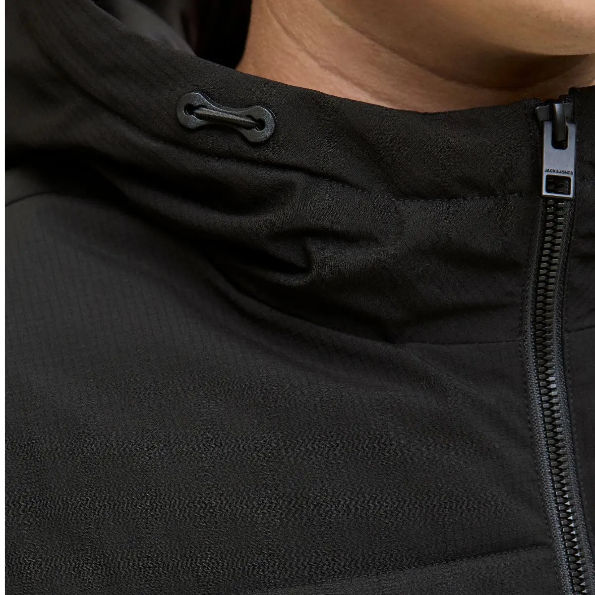 Velká pánská prošívaná bunda s kapucí Jack &amp; Jones 12283873 černá
