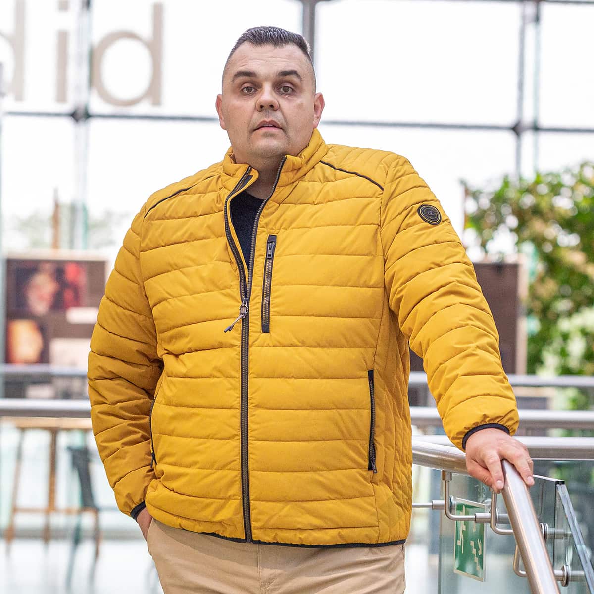 Duża męska kurtka jesienno-zimowa lekka pikowana Casa Moda 534000700-539 żółta
