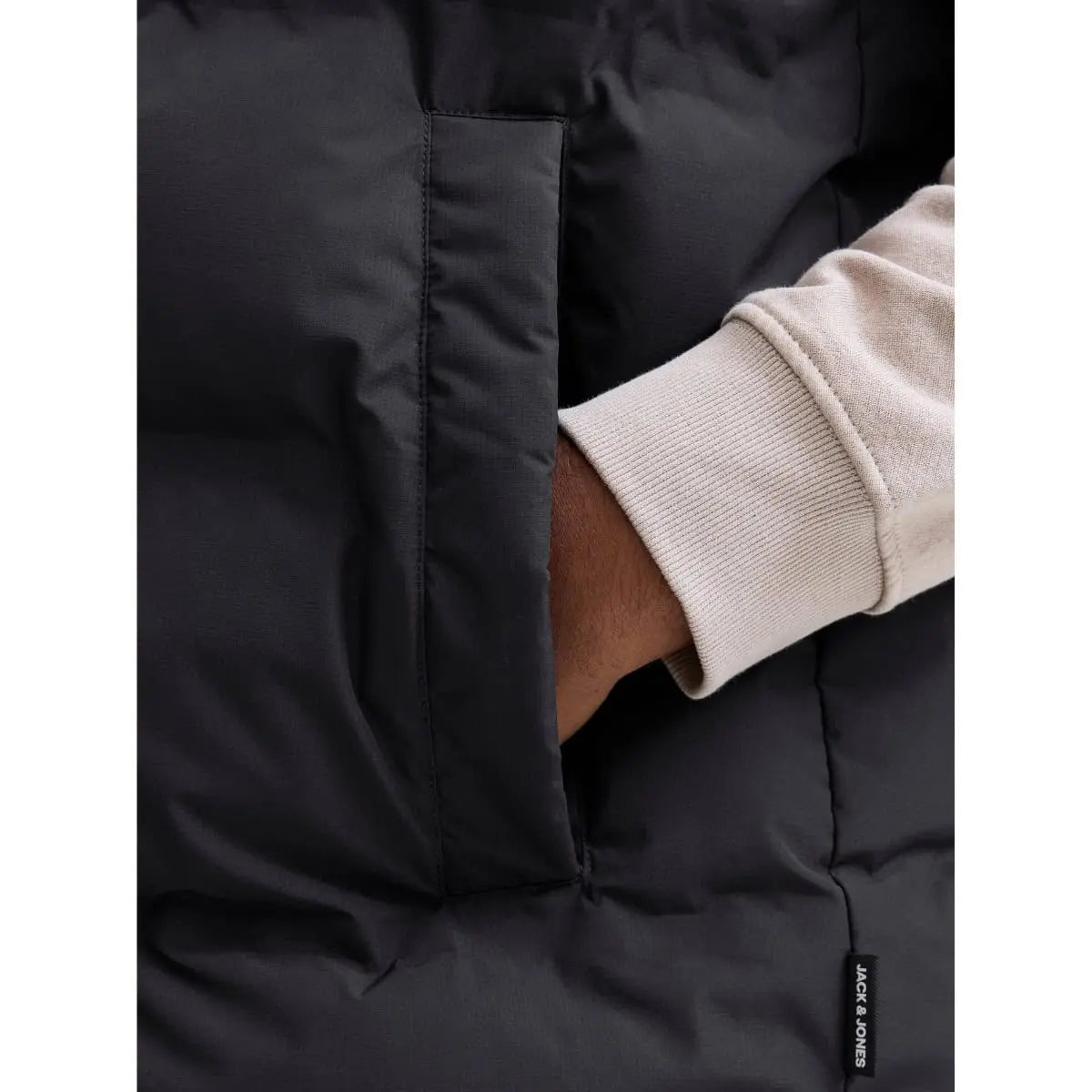 Velká pánská prošívaná vesta s límcem Jack &amp; Jones 12279427 černá