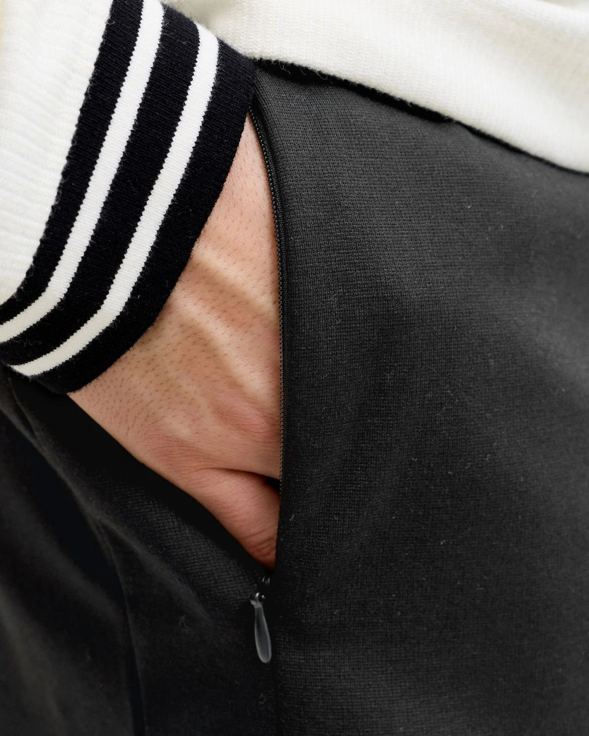 Velké pánské krátké teplákové šortky Jack &amp; Jones 12294292 černé 