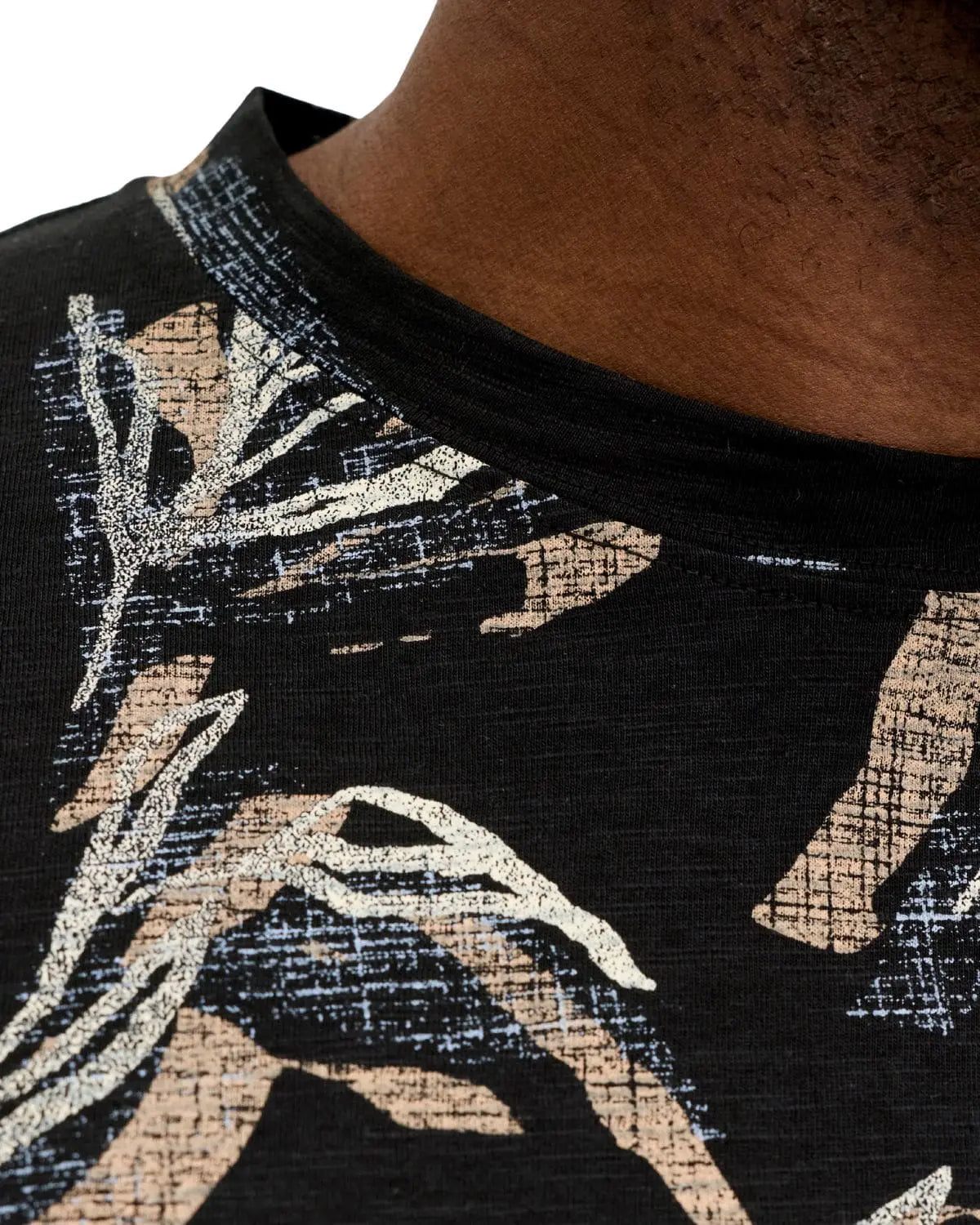 Velké pánské vzorované tričko Jack &amp; Jones 12297267 černé